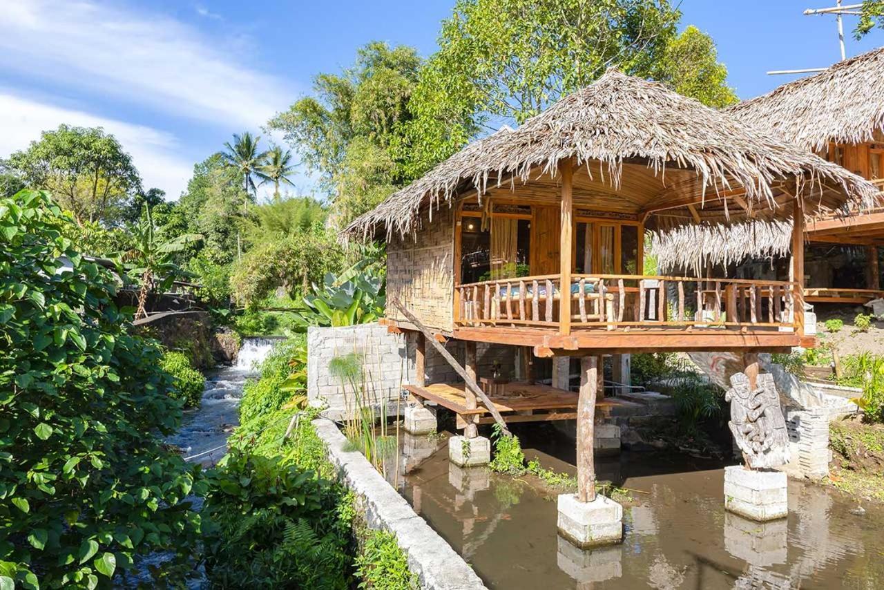 Onong'S Homestay & Cafe Tomohon Exteriör bild