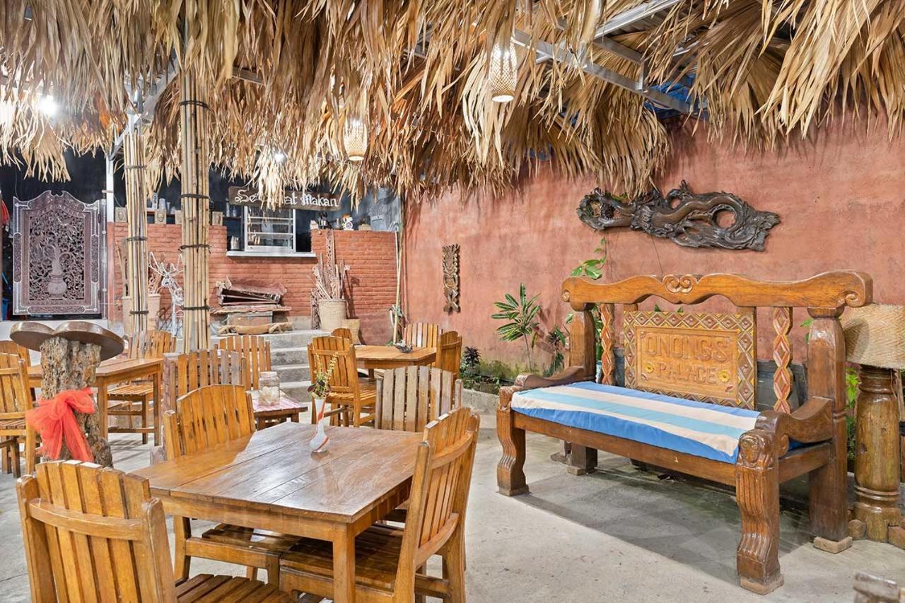 Onong'S Homestay & Cafe Tomohon Exteriör bild