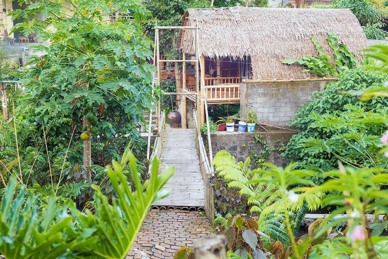 Onong'S Homestay & Cafe Tomohon Exteriör bild