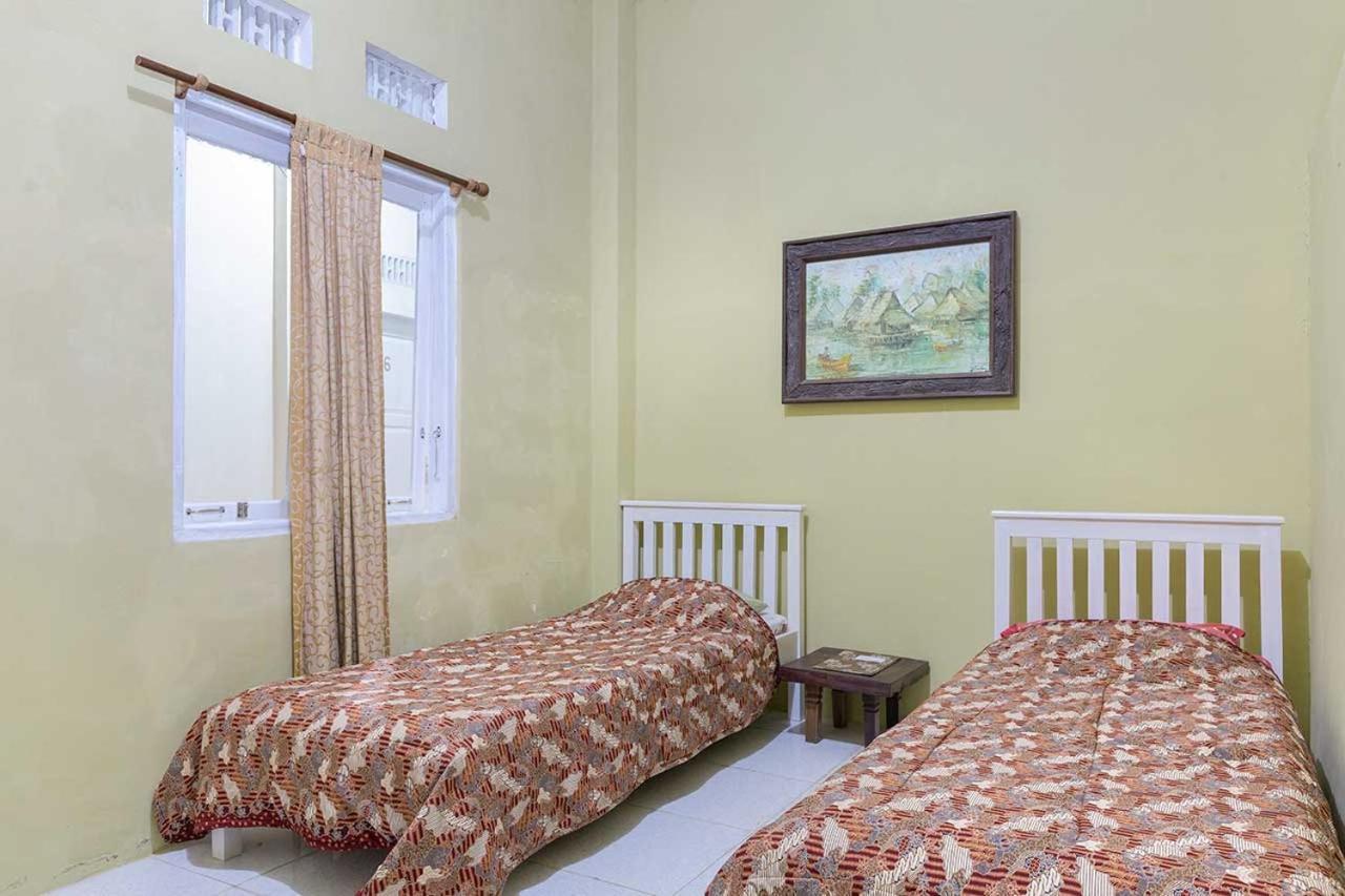 Onong'S Homestay & Cafe Tomohon Exteriör bild