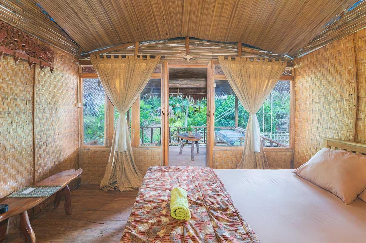 Onong'S Homestay & Cafe Tomohon Exteriör bild